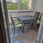 Diana Ostanak kod kuće Medulin